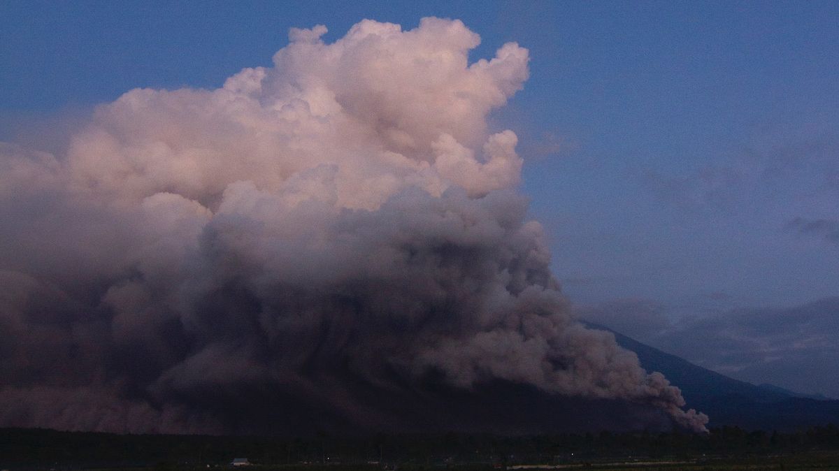 Sopka na Jávě vychrlila oblak popela do výšky 15 kilometrů